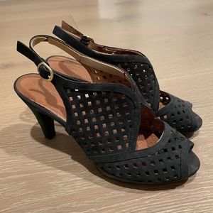 Clarks artisan Wessex Shay leather Peep Toe